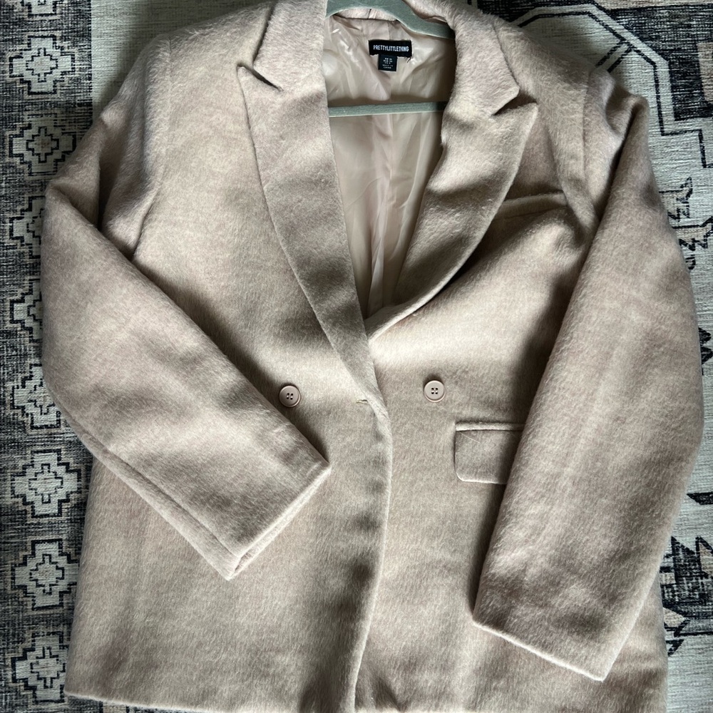 PrettyLittleThing Beige Blazer